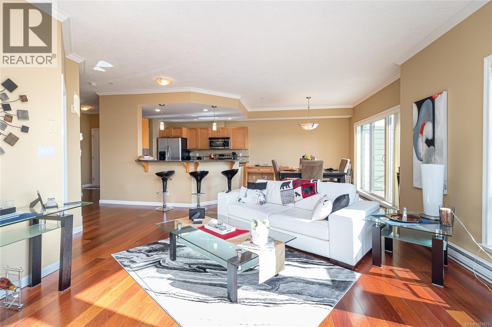 404 125 Aldersmith Pl, View Royal, BC - Indoor Photo Showing Living Room