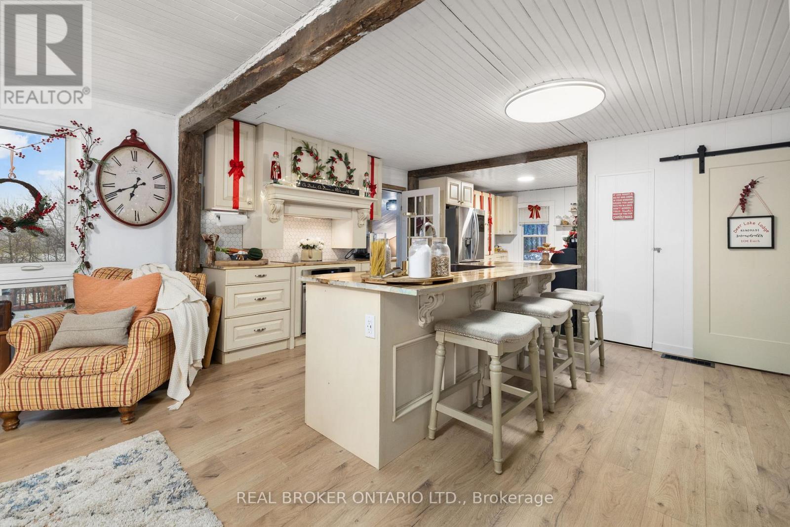 66 Bridge Street, Addington Highlands, ON - Indoor