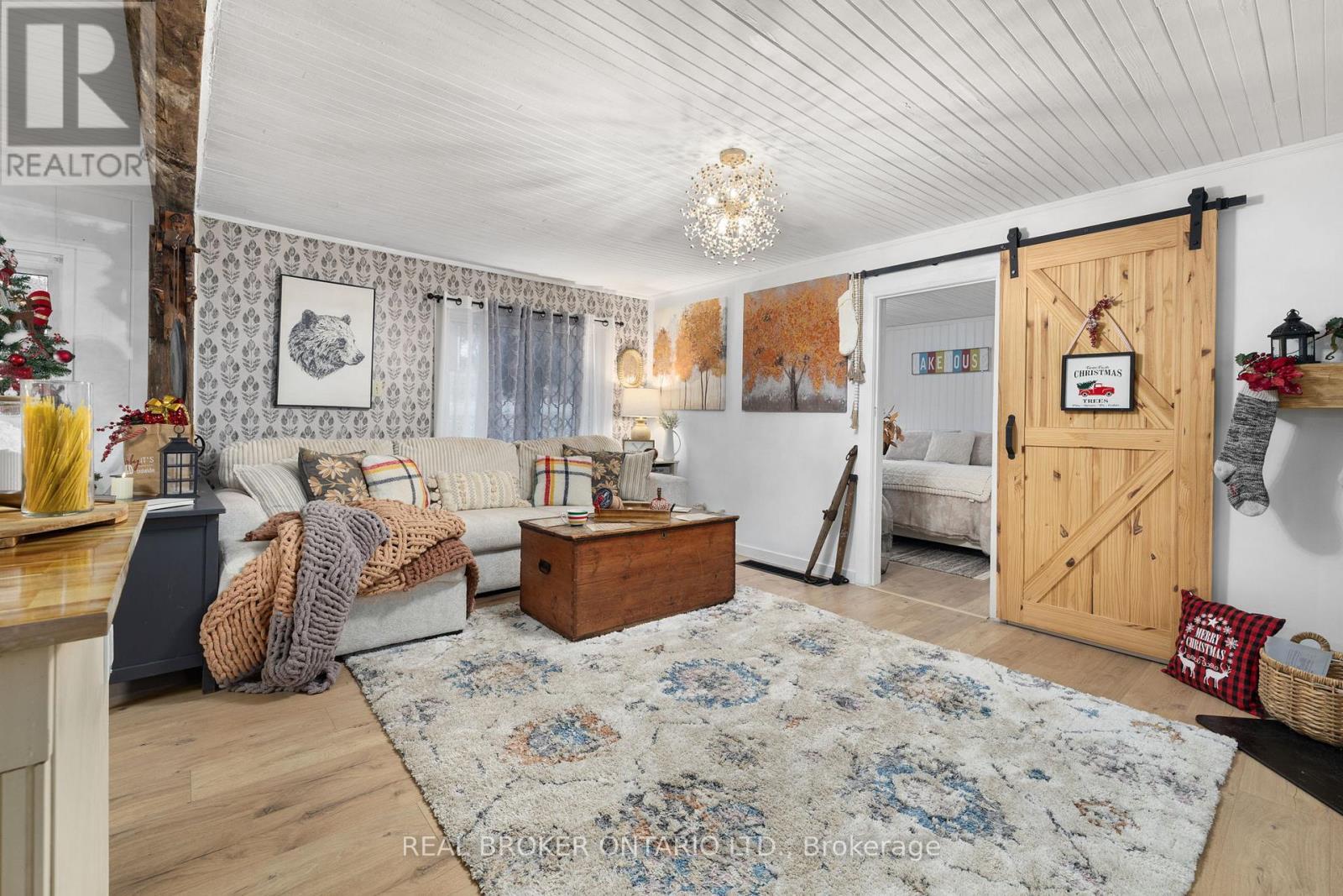 66 Bridge Street, Addington Highlands, ON - Indoor