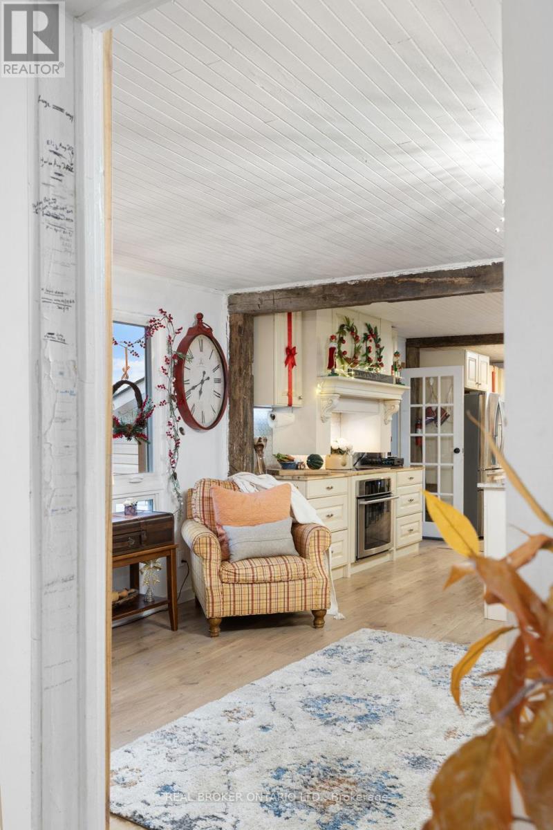 66 Bridge Street, Addington Highlands, ON - Indoor