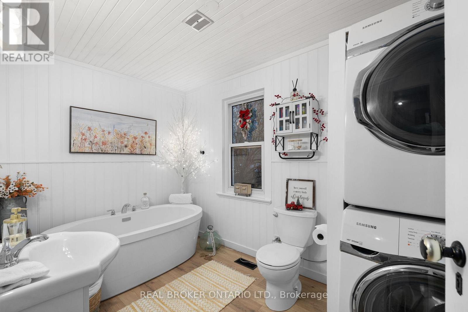 66 Bridge Street, Addington Highlands, ON - Indoor Photo Showing Laundry Room