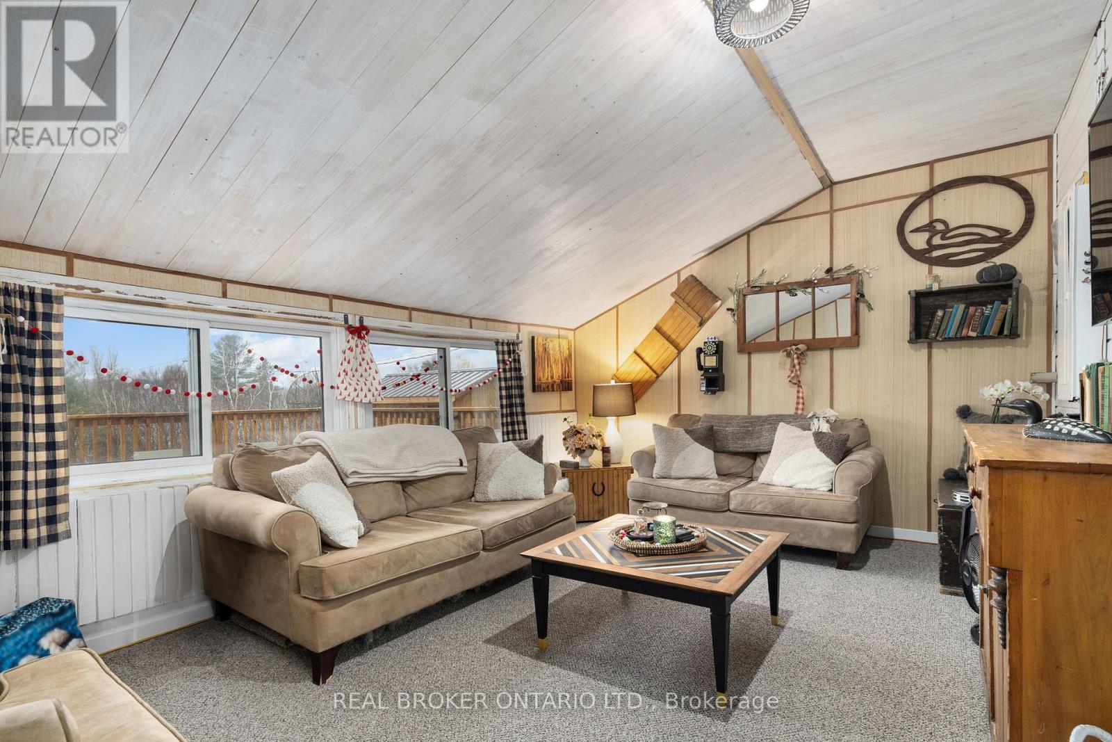 66 Bridge Street, Addington Highlands, ON - Indoor Photo Showing Living Room