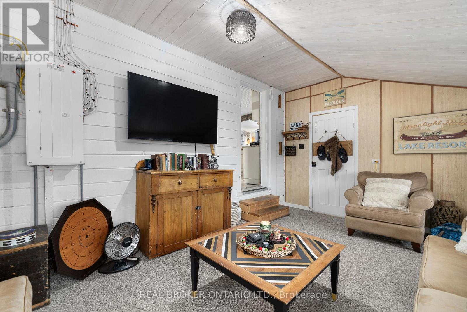 66 Bridge Street, Addington Highlands, ON - Indoor Photo Showing Living Room