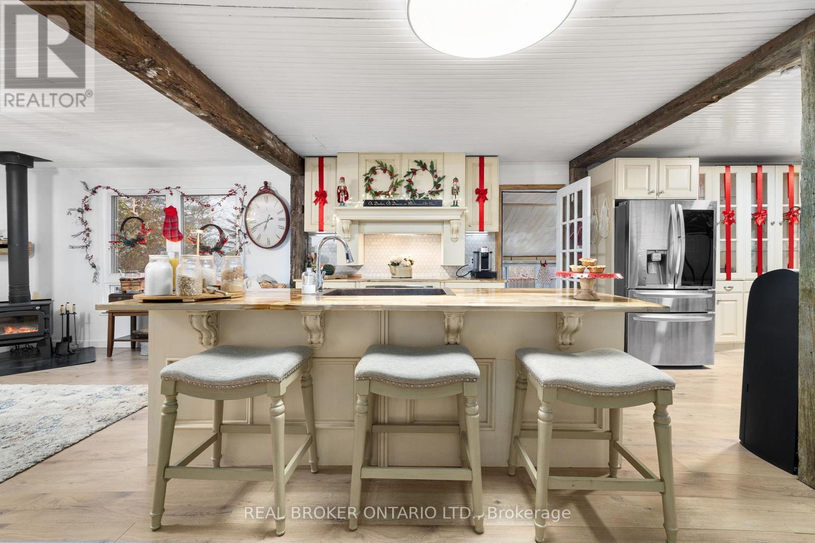 66 Bridge Street, Addington Highlands, ON - Indoor