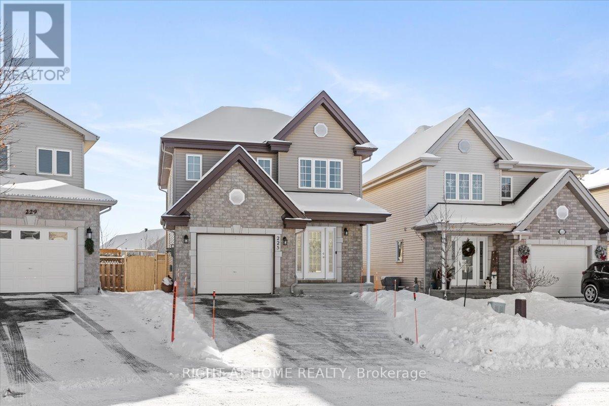225 Mica Crescent, Clarence-Rockland, ON - Outdoor With Facade