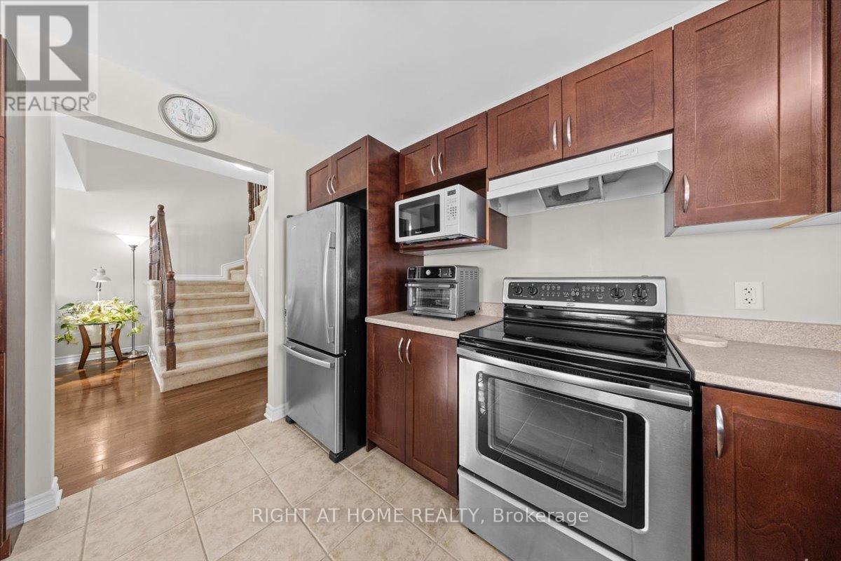 225 Mica Crescent, Clarence-Rockland, ON - Indoor Photo Showing Kitchen