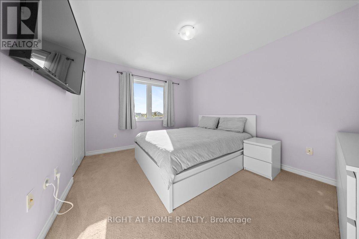 225 Mica Crescent, Clarence-Rockland, ON - Indoor Photo Showing Bedroom