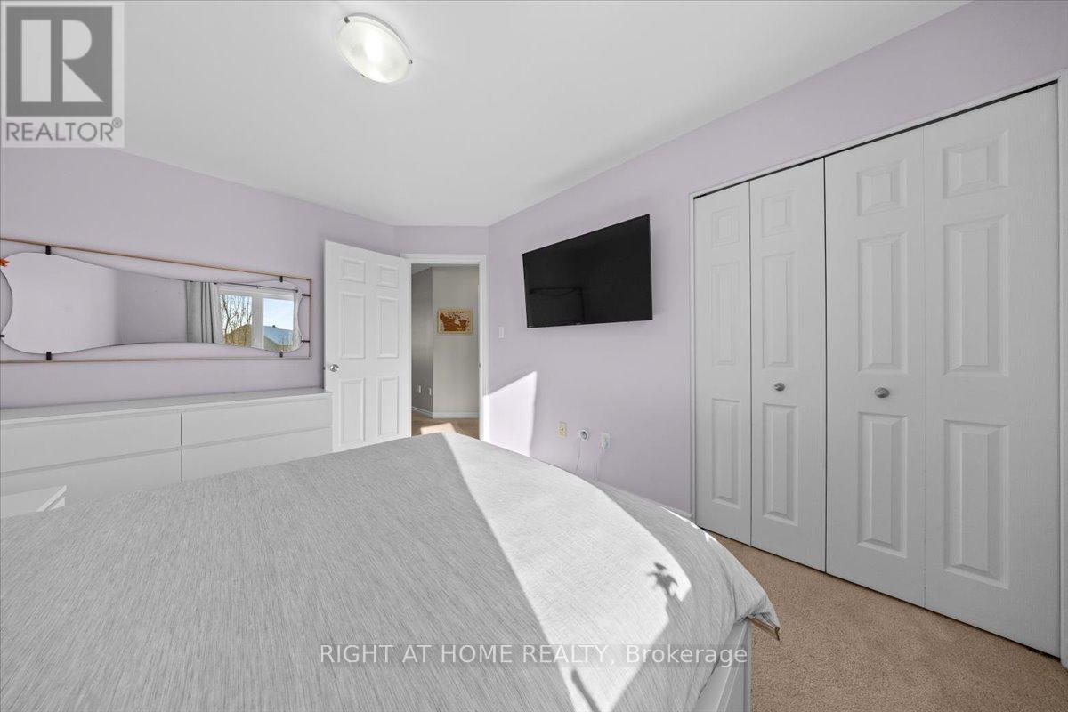 225 Mica Crescent, Clarence-Rockland, ON - Indoor Photo Showing Bedroom