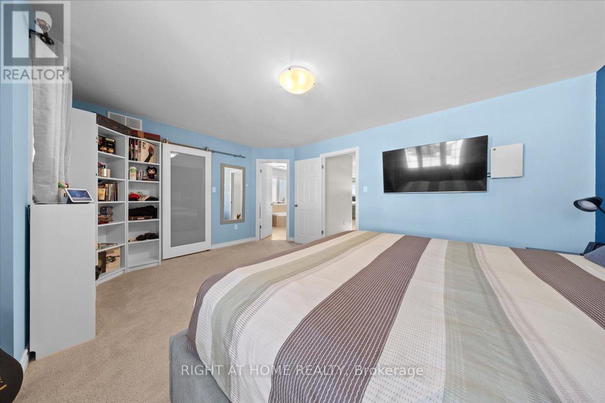 225 Mica Crescent, Clarence-Rockland, ON - Indoor Photo Showing Bedroom