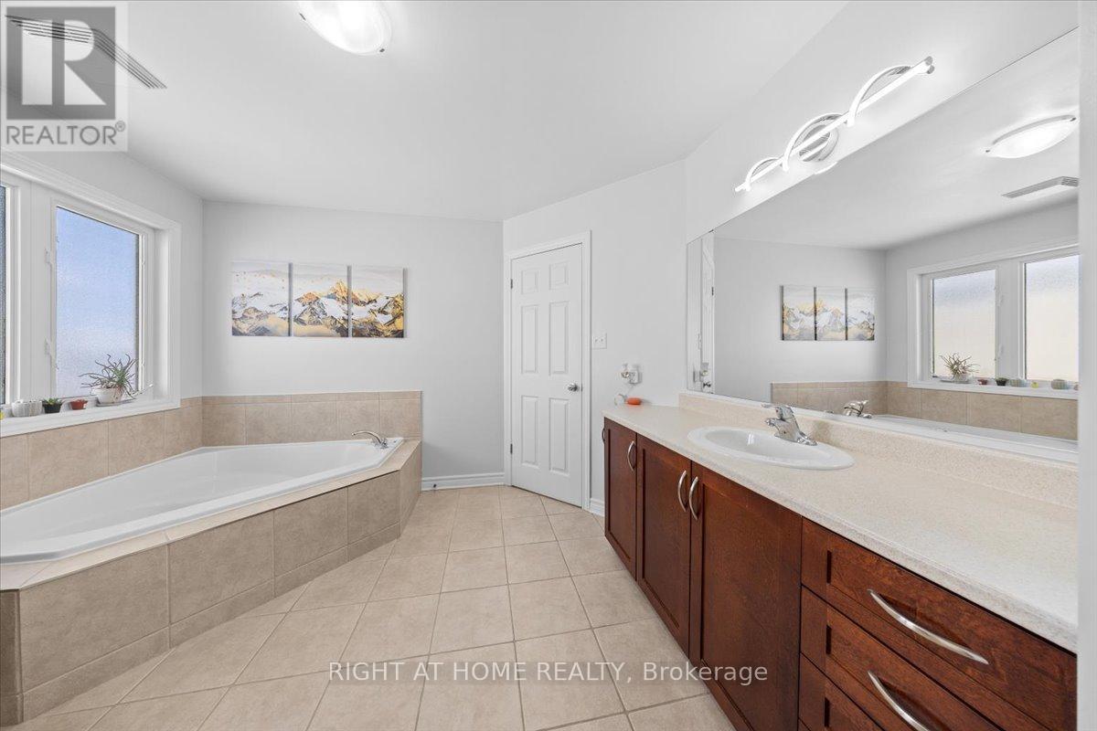 225 Mica Crescent, Clarence-Rockland, ON - Indoor Photo Showing Bathroom