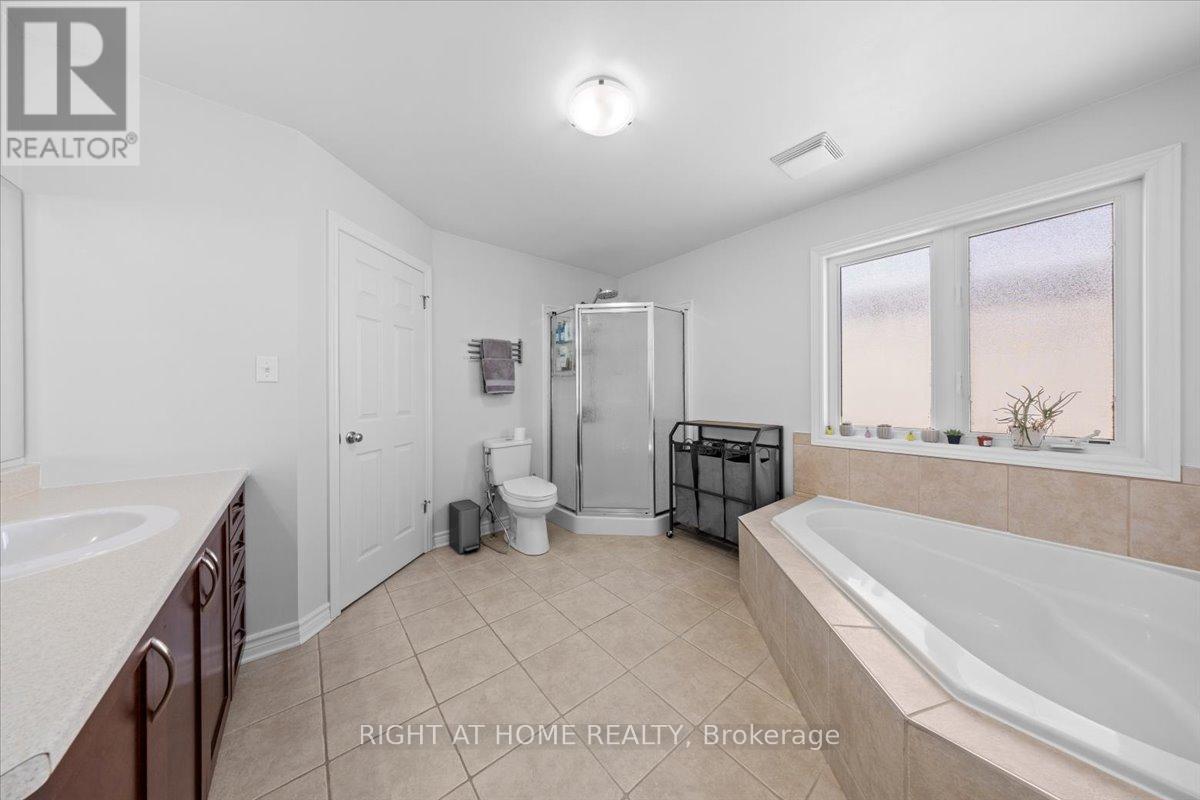 225 Mica Crescent, Clarence-Rockland, ON - Indoor Photo Showing Bathroom