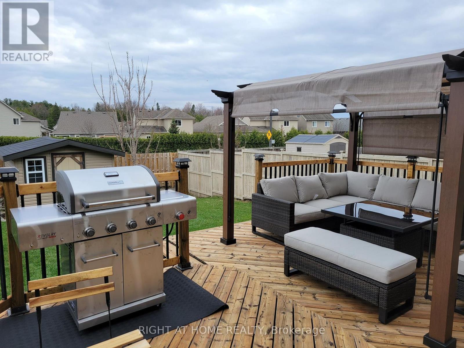 225 Mica Crescent, Clarence-Rockland, ON - Outdoor With Deck Patio Veranda With Exterior