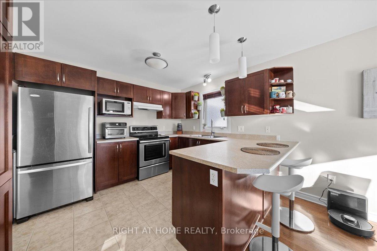 225 Mica Crescent, Clarence-Rockland, ON - Indoor Photo Showing Kitchen