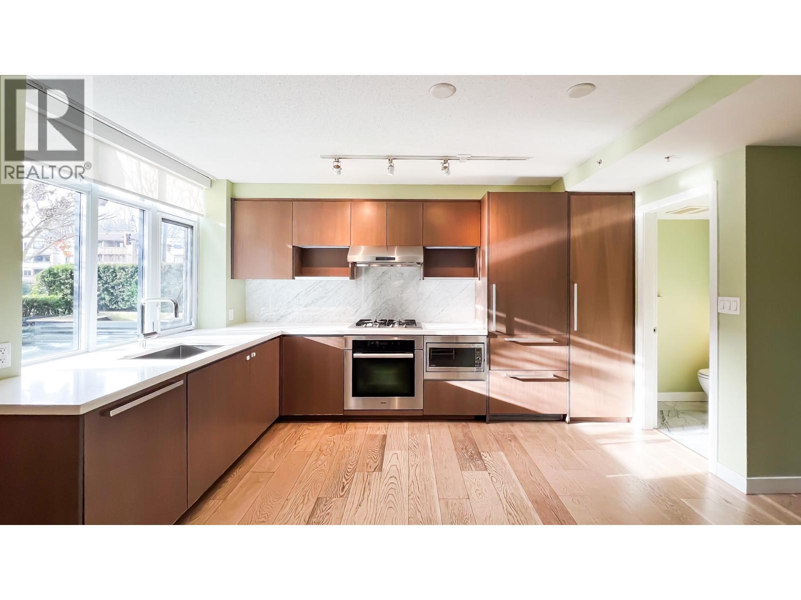 5 9019 Cook Road, Richmond, BC - Indoor Photo Showing Kitchen With Upgraded Kitchen