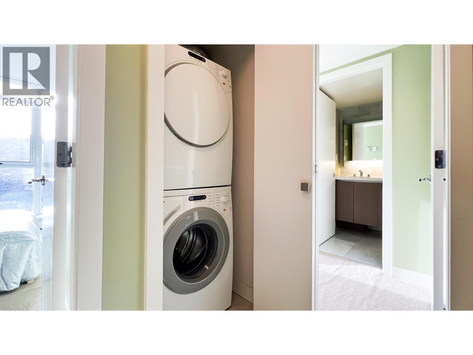 5 9019 Cook Road, Richmond, BC - Indoor Photo Showing Laundry Room
