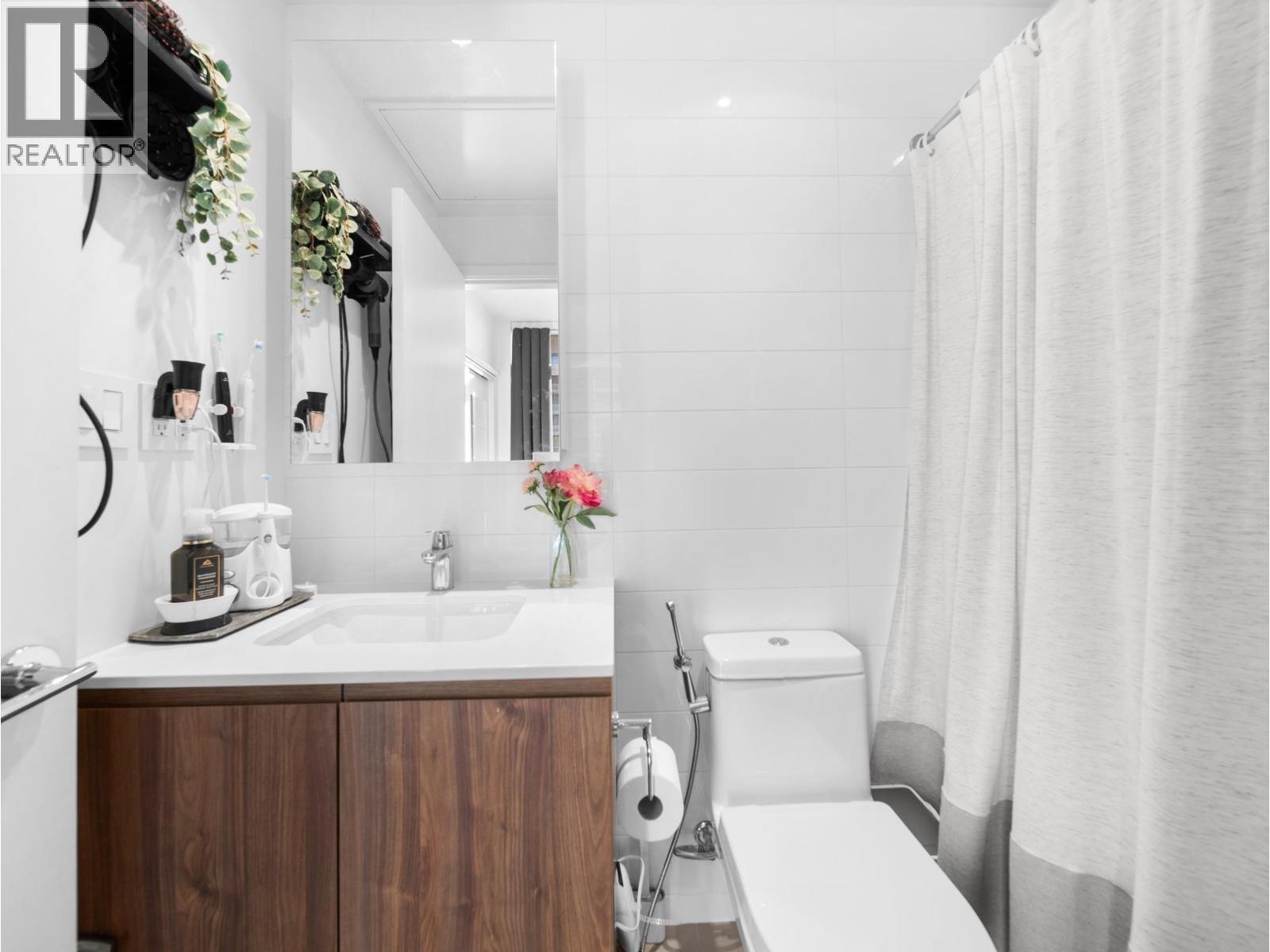 4507 4650 Brentwood Boulevard, Burnaby, BC - Indoor Photo Showing Bathroom