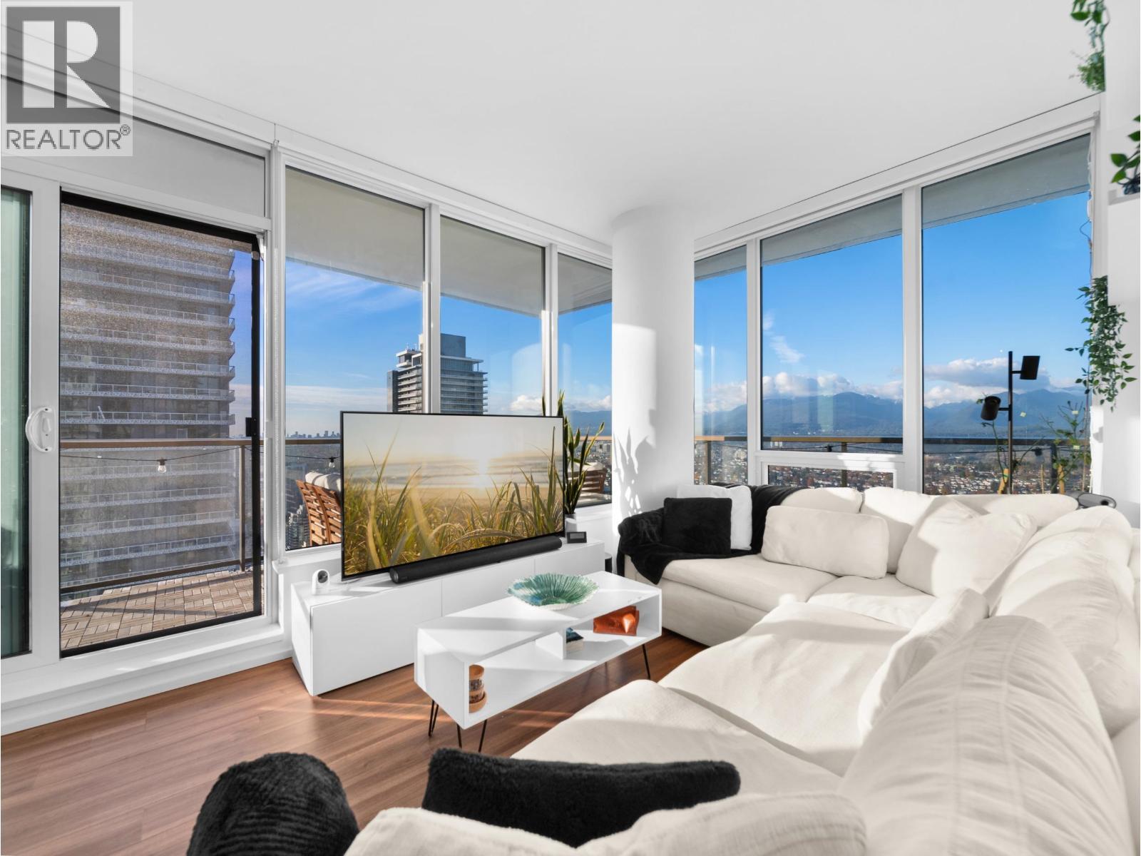 4507 4650 Brentwood Boulevard, Burnaby, BC - Indoor Photo Showing Living Room