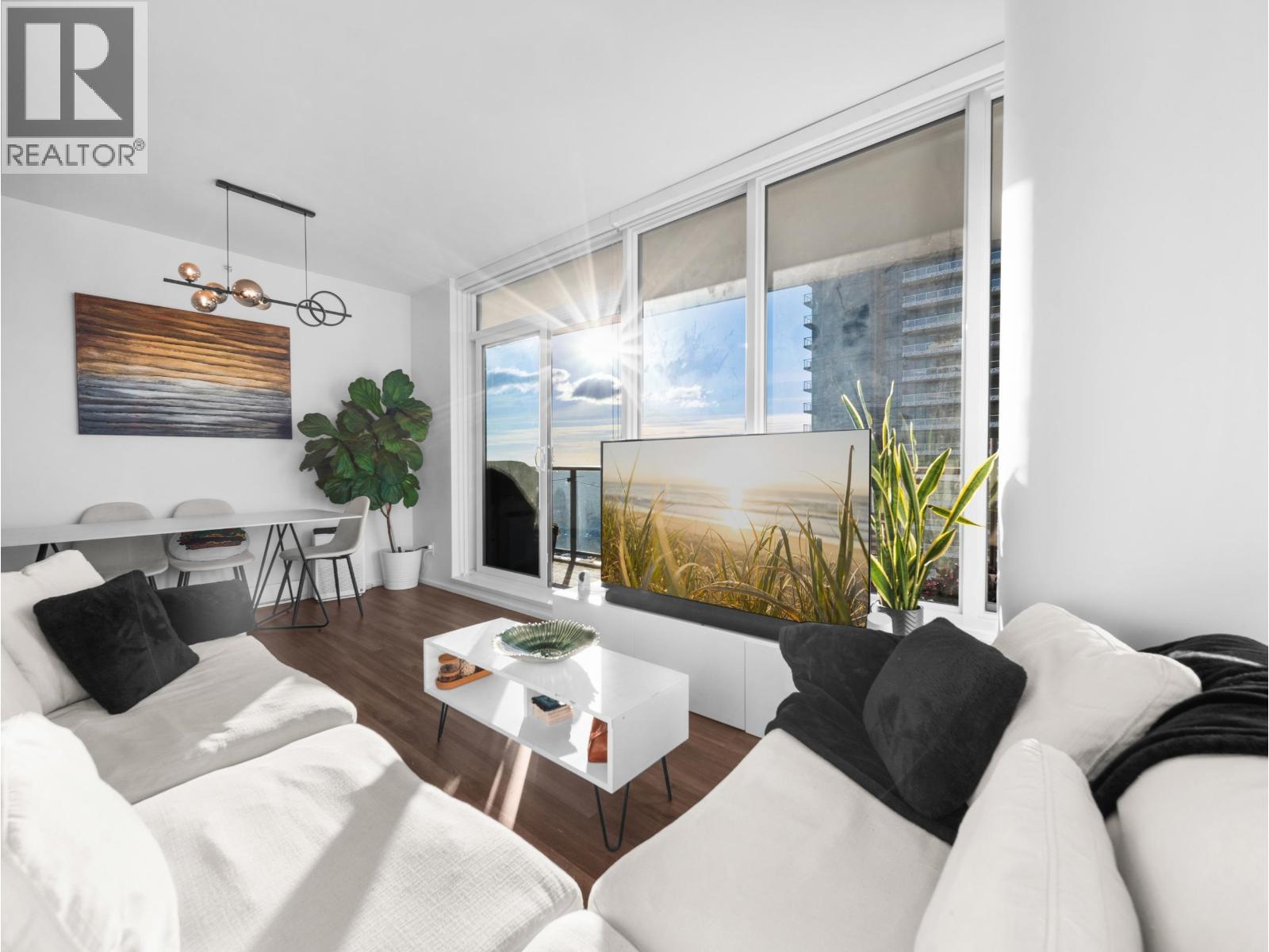 4507 4650 Brentwood Boulevard, Burnaby, BC - Indoor Photo Showing Living Room