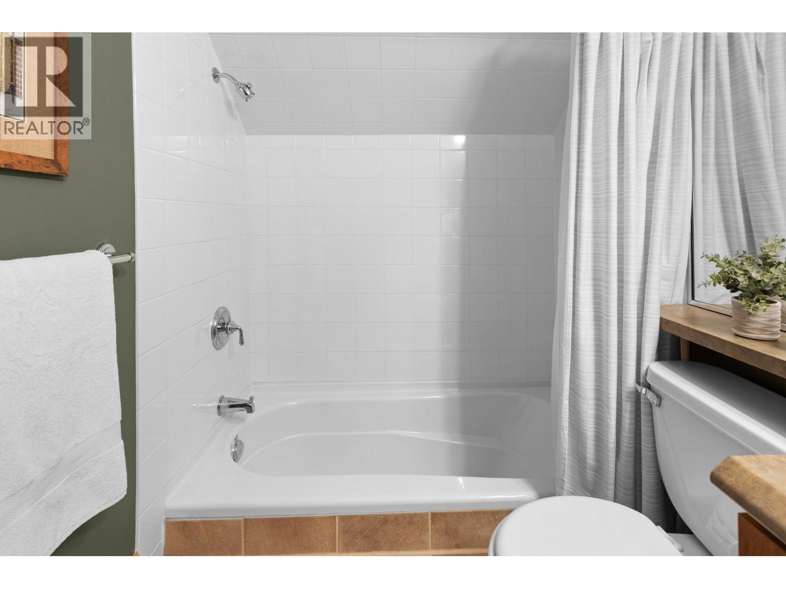 7640 Porcupine Road Unit# 33, Big White, BC - Indoor Photo Showing Bathroom