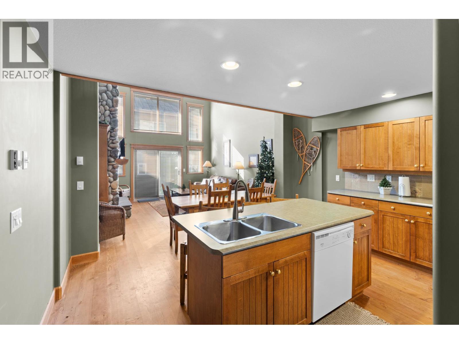 7640 Porcupine Road Unit# 33, Big White, BC - Indoor Photo Showing Kitchen With Double Sink