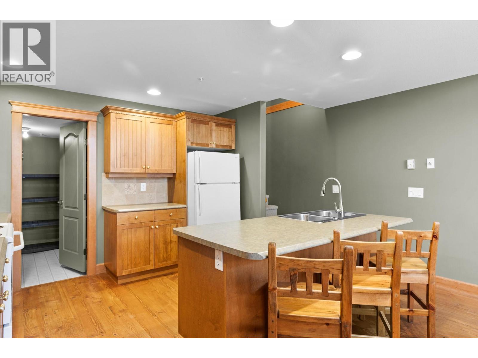 7640 Porcupine Road Unit# 33, Big White, BC - Indoor Photo Showing Kitchen