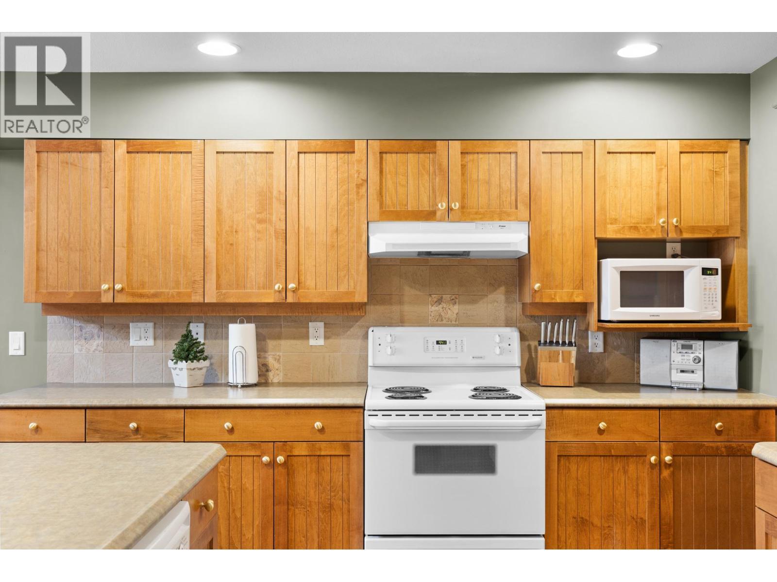 7640 Porcupine Road Unit# 33, Big White, BC - Indoor Photo Showing Kitchen