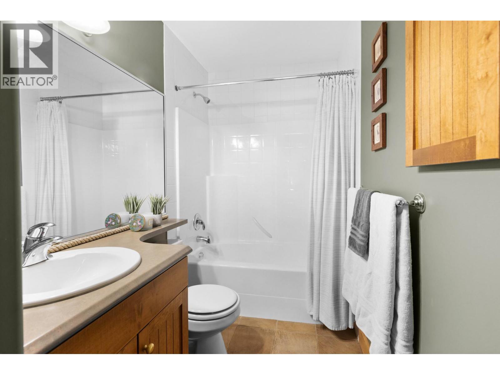 7640 Porcupine Road Unit# 33, Big White, BC - Indoor Photo Showing Bathroom
