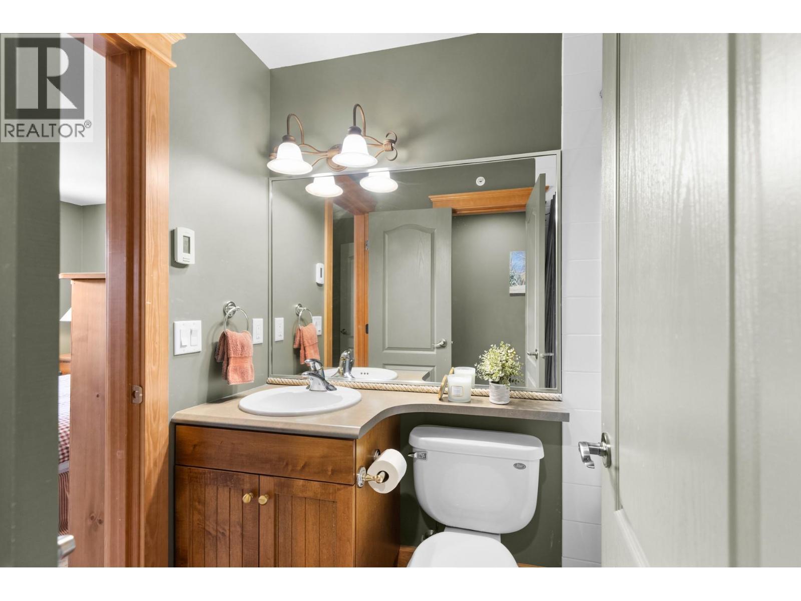 7640 Porcupine Road Unit# 33, Big White, BC - Indoor Photo Showing Bathroom