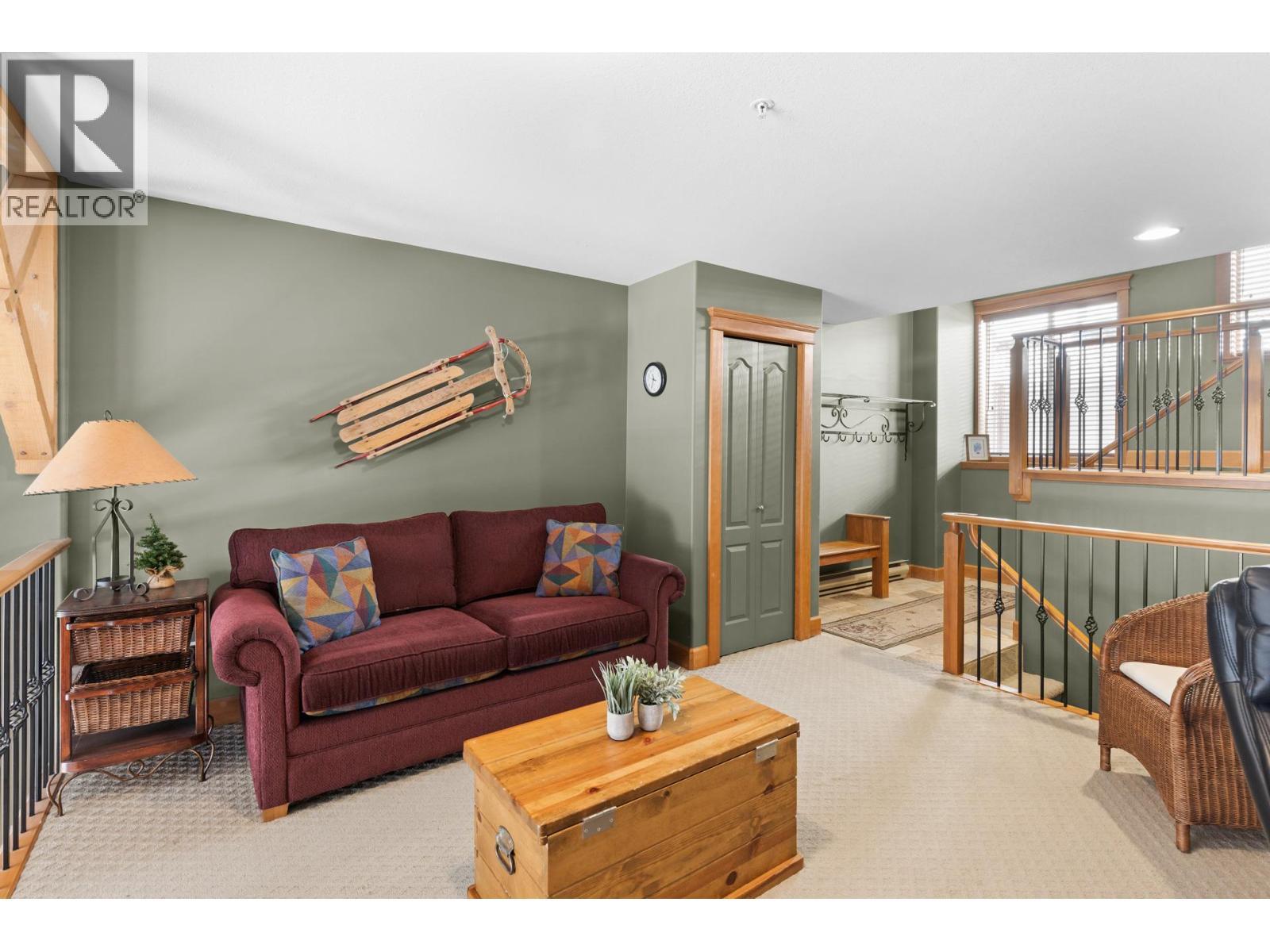 7640 Porcupine Road Unit# 33, Big White, BC - Indoor Photo Showing Living Room