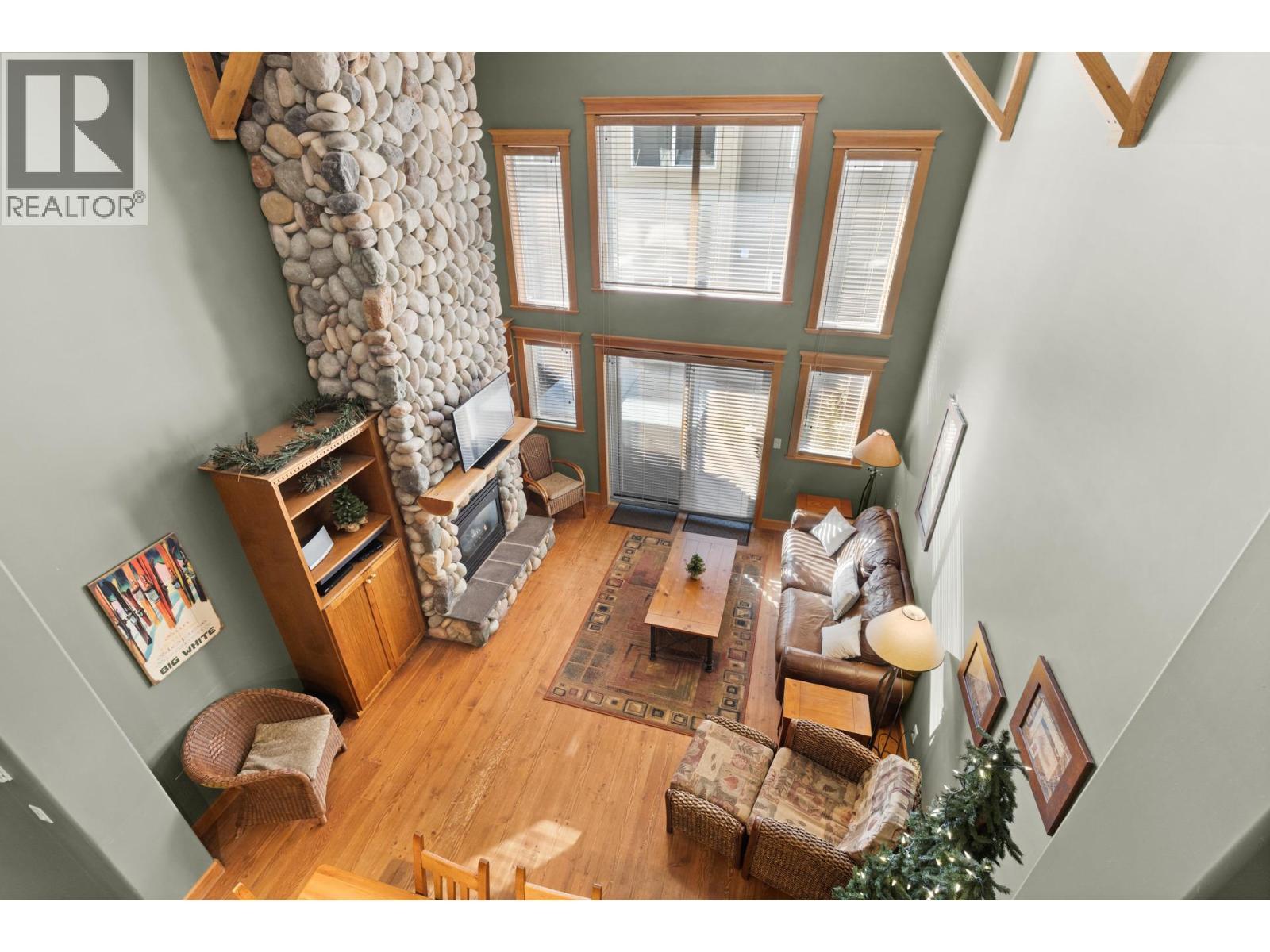 7640 Porcupine Road Unit# 33, Big White, BC - Indoor With Fireplace