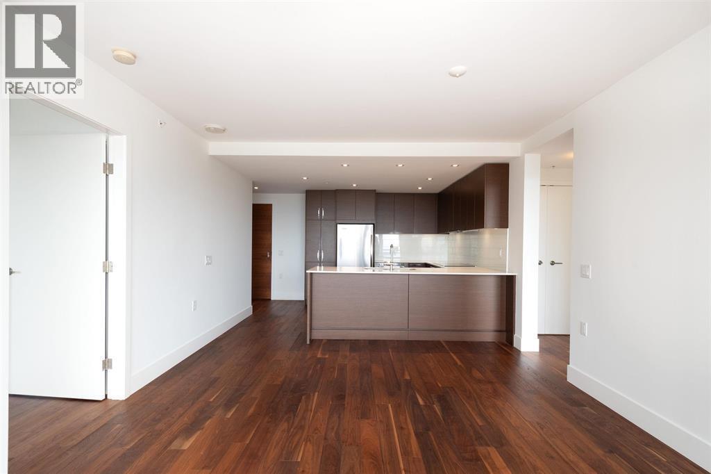 703 111 E 13Th Street, North Vancouver, BC - Indoor Photo Showing Kitchen