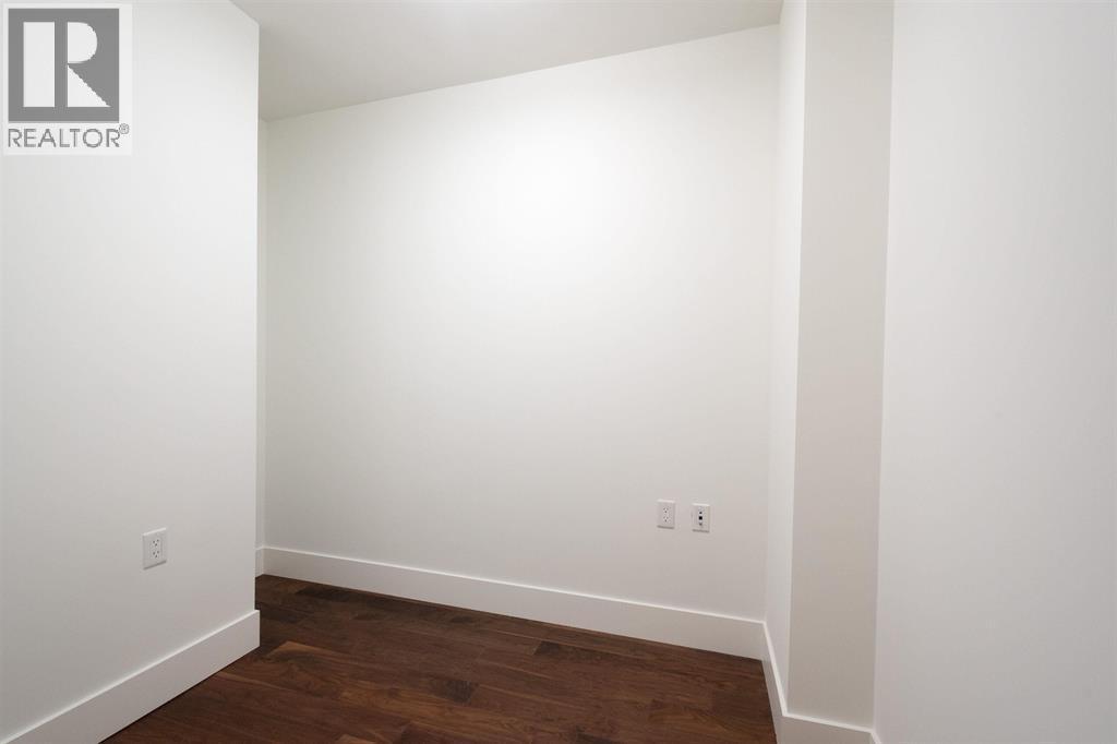 703 111 E 13Th Street, North Vancouver, BC - Indoor Photo Showing Other Room