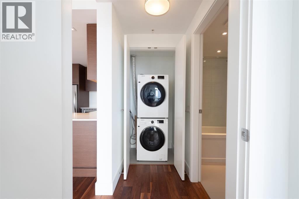 703 111 E 13Th Street, North Vancouver, BC - Indoor Photo Showing Laundry Room