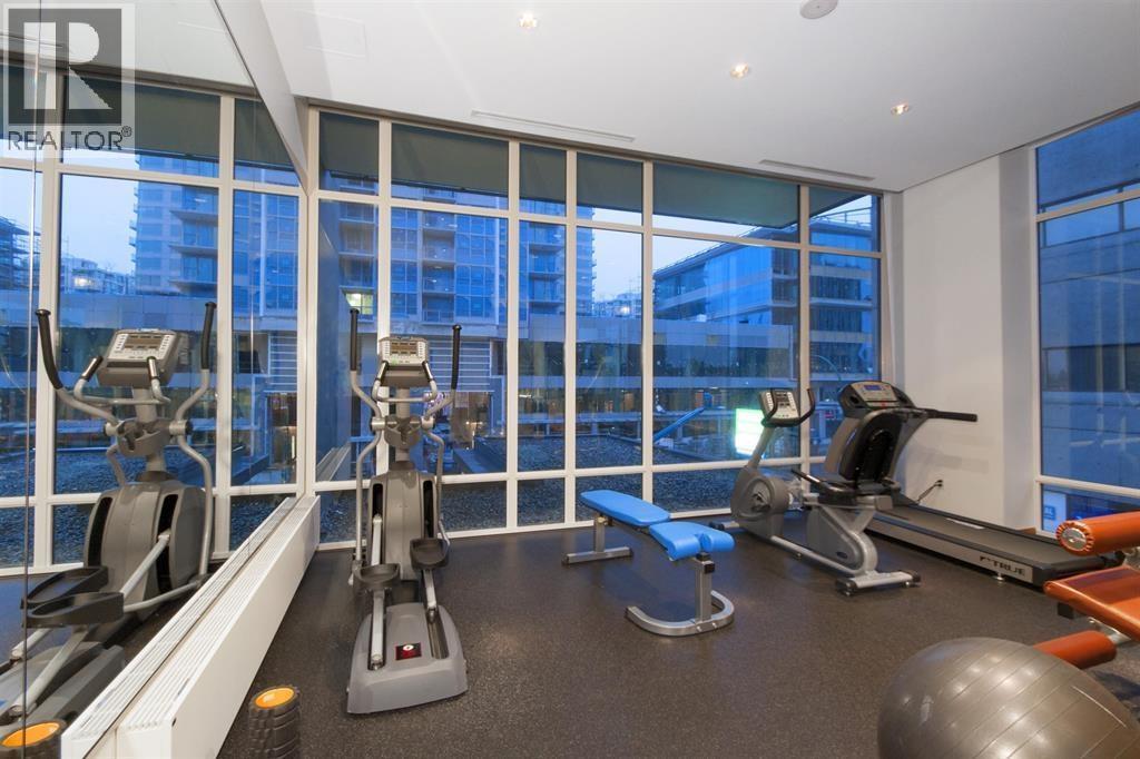 703 111 E 13Th Street, North Vancouver, BC - Indoor Photo Showing Gym Room