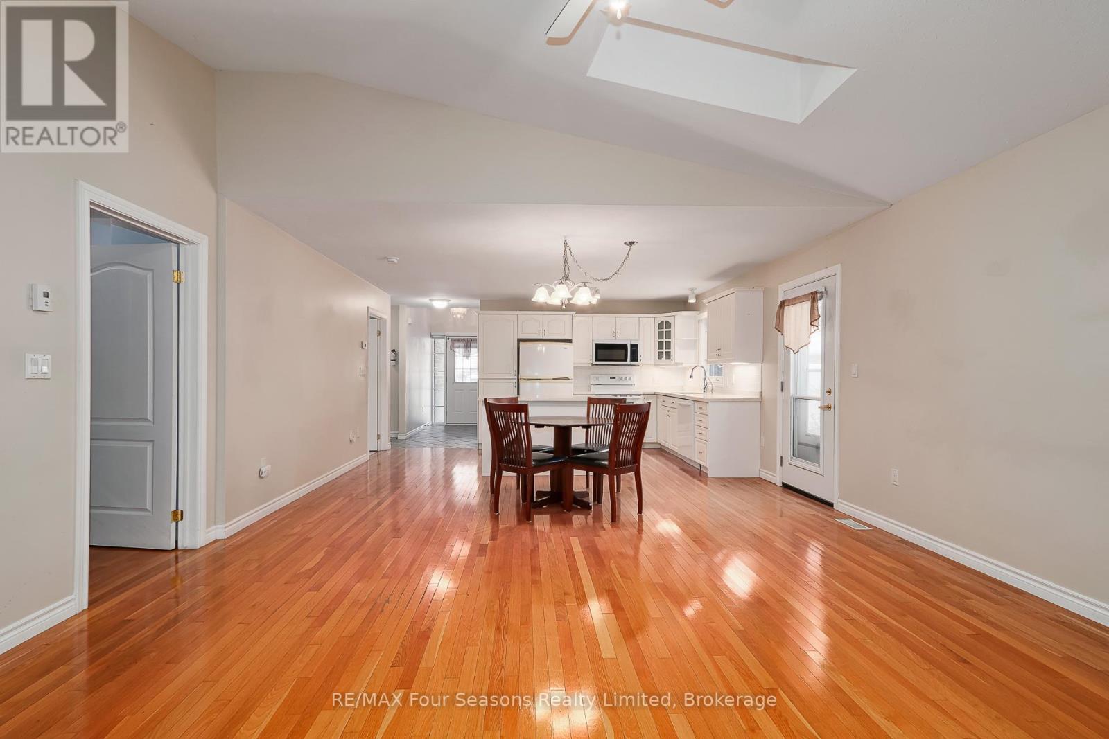 58 - 275 Huron Street, Clearview (Stayner), ON - Indoor Photo Showing Dining Room