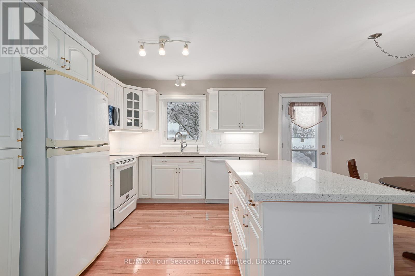 58 - 275 Huron Street, Clearview (Stayner), ON - Indoor Photo Showing Kitchen