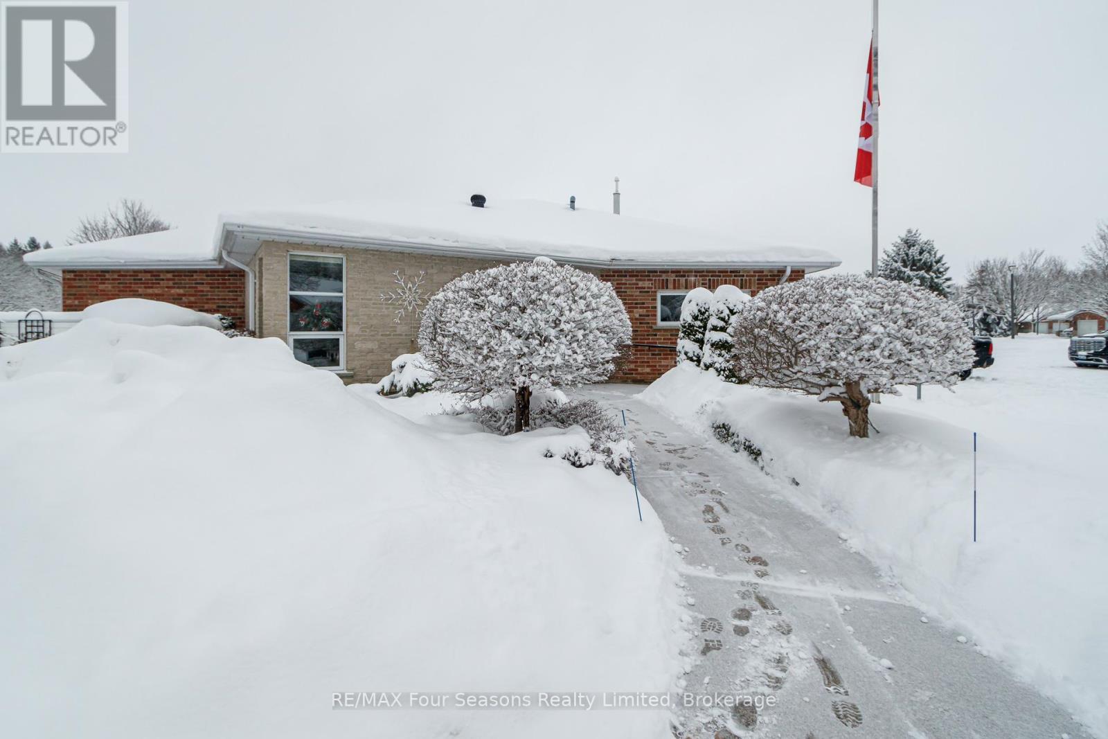 Short Walk to Clubhouse - 58 - 275 Huron Street, Clearview (Stayner), ON - Outdoor