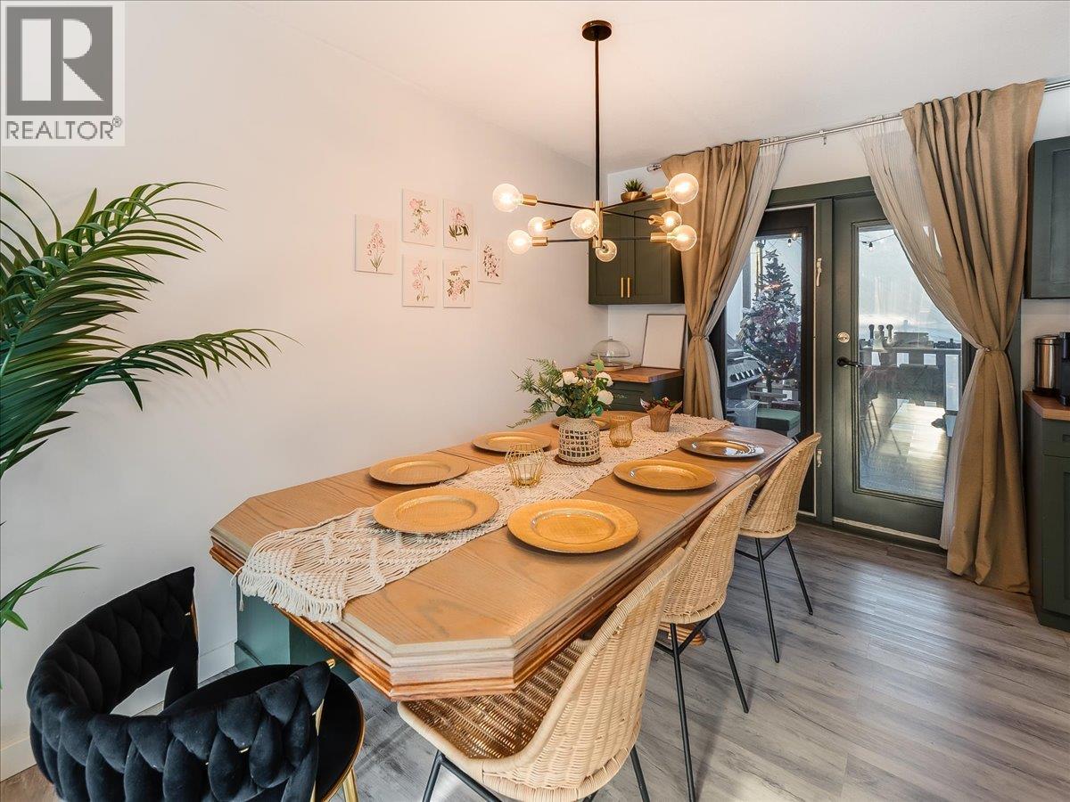 1359 Grosvenor Place, Castlegar, BC - Indoor Photo Showing Dining Room