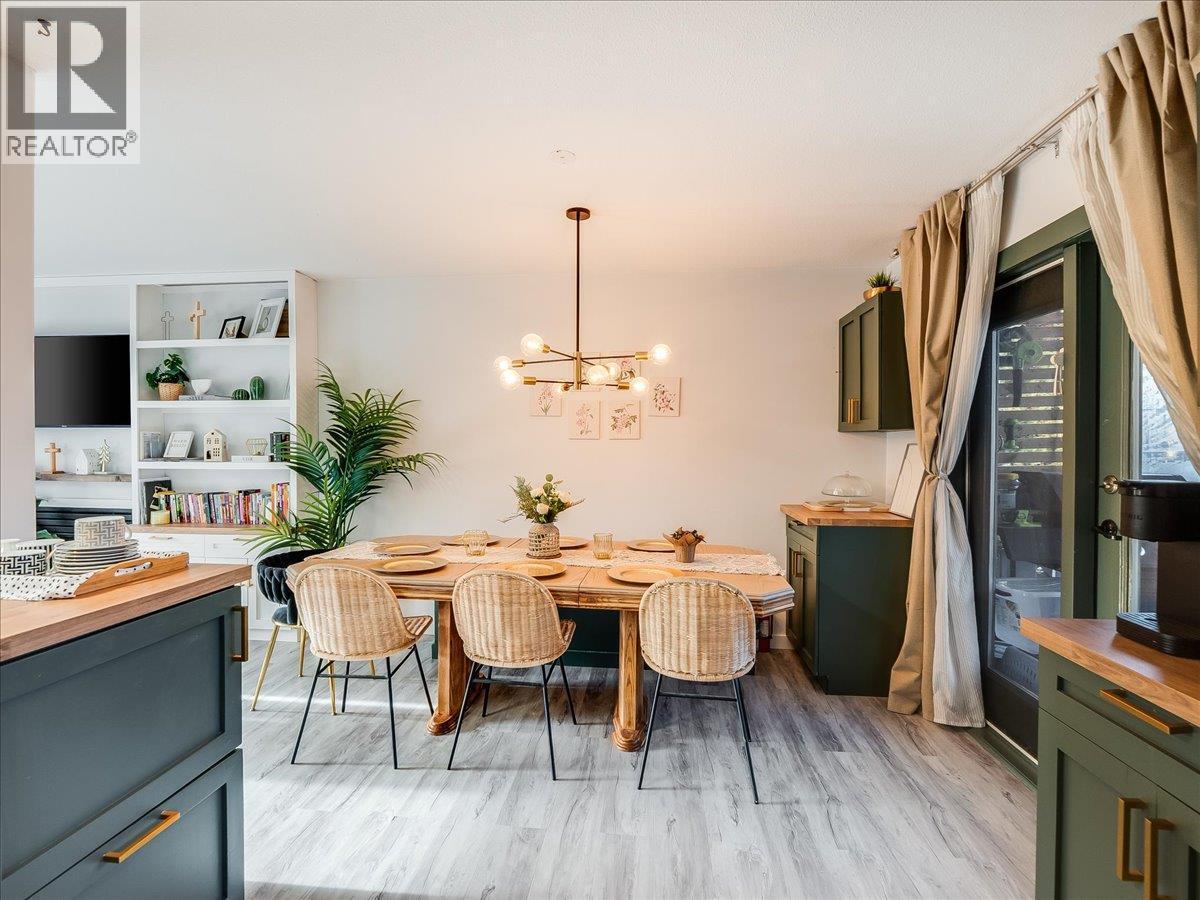 1359 Grosvenor Place, Castlegar, BC - Indoor Photo Showing Dining Room