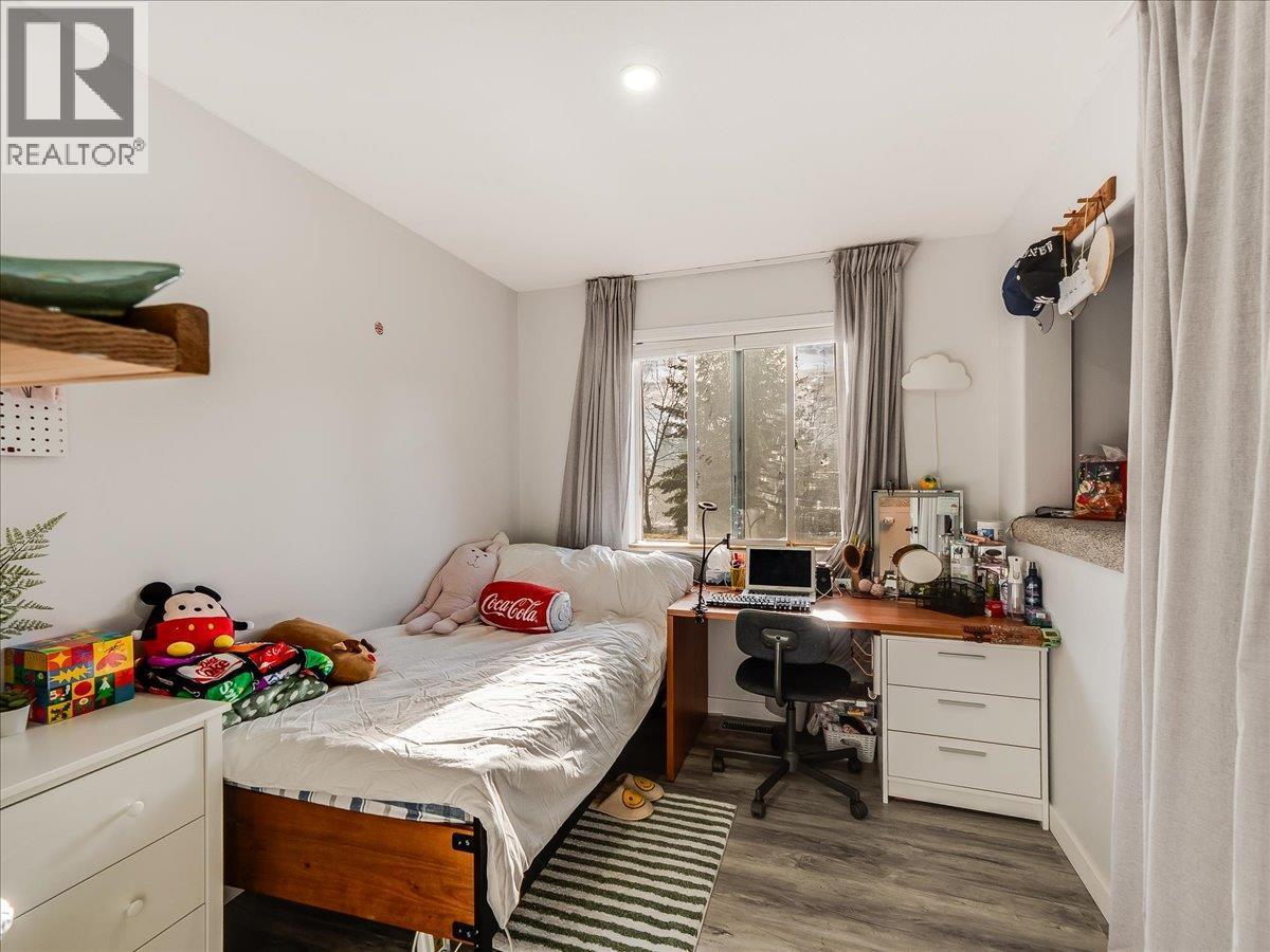 1359 Grosvenor Place, Castlegar, BC - Indoor Photo Showing Bedroom