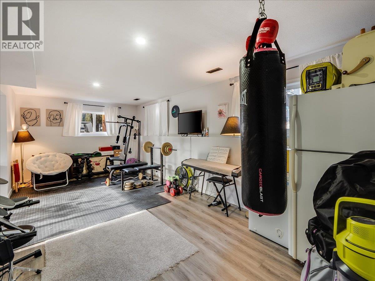 1359 Grosvenor Place, Castlegar, BC - Indoor Photo Showing Other Room