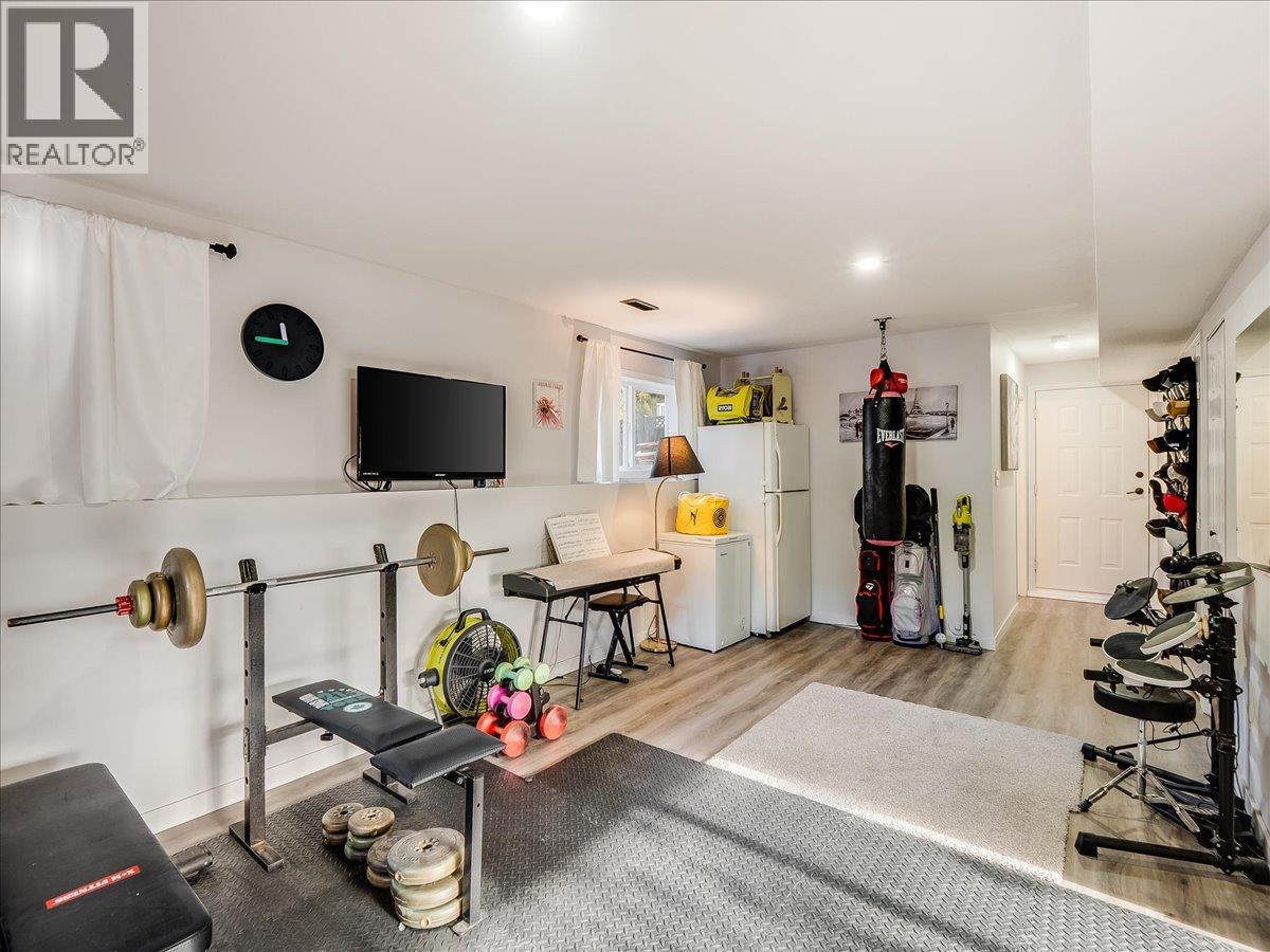 1359 Grosvenor Place, Castlegar, BC - Indoor Photo Showing Gym Room