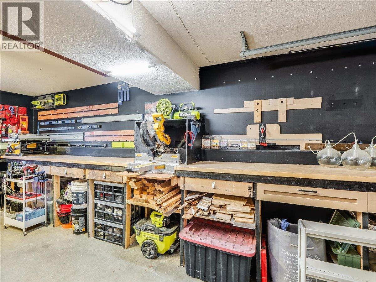 1359 Grosvenor Place, Castlegar, BC - Indoor