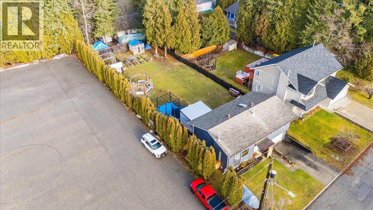 1359 Grosvenor Place, Castlegar, BC - Outdoor With View