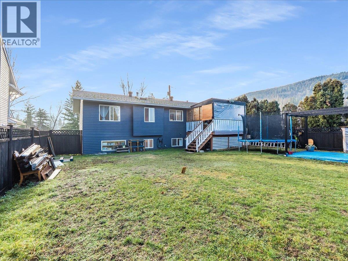 1359 Grosvenor Place, Castlegar, BC - Outdoor