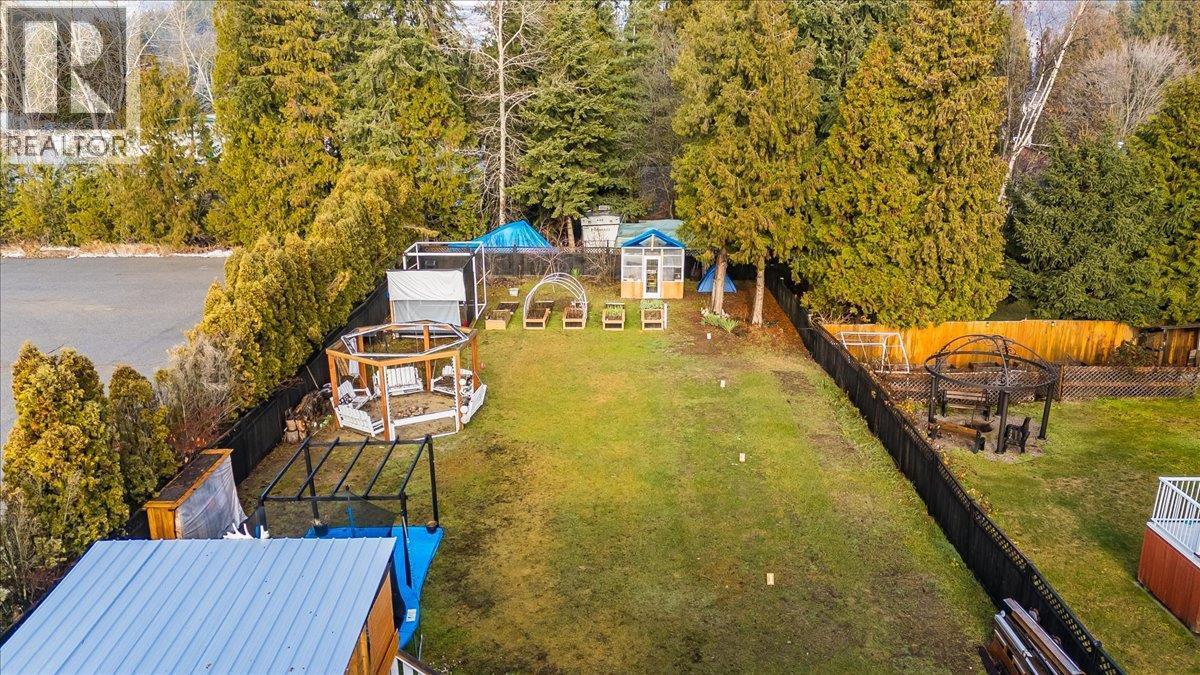 1359 Grosvenor Place, Castlegar, BC - Outdoor With Deck Patio Veranda
