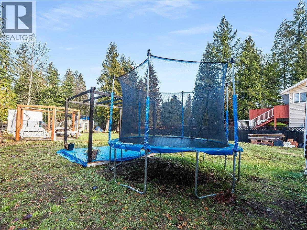 1359 Grosvenor Place, Castlegar, BC - Outdoor