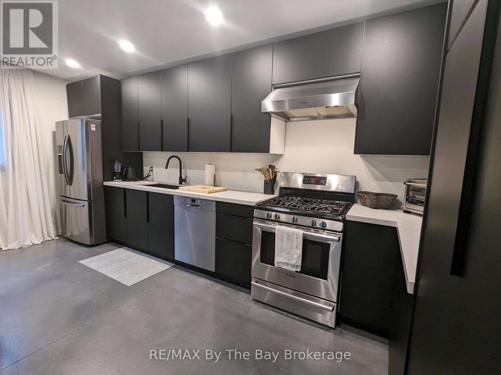 117 Glenlake Boulevard, Collingwood, ON - Indoor Photo Showing Kitchen With Stainless Steel Kitchen