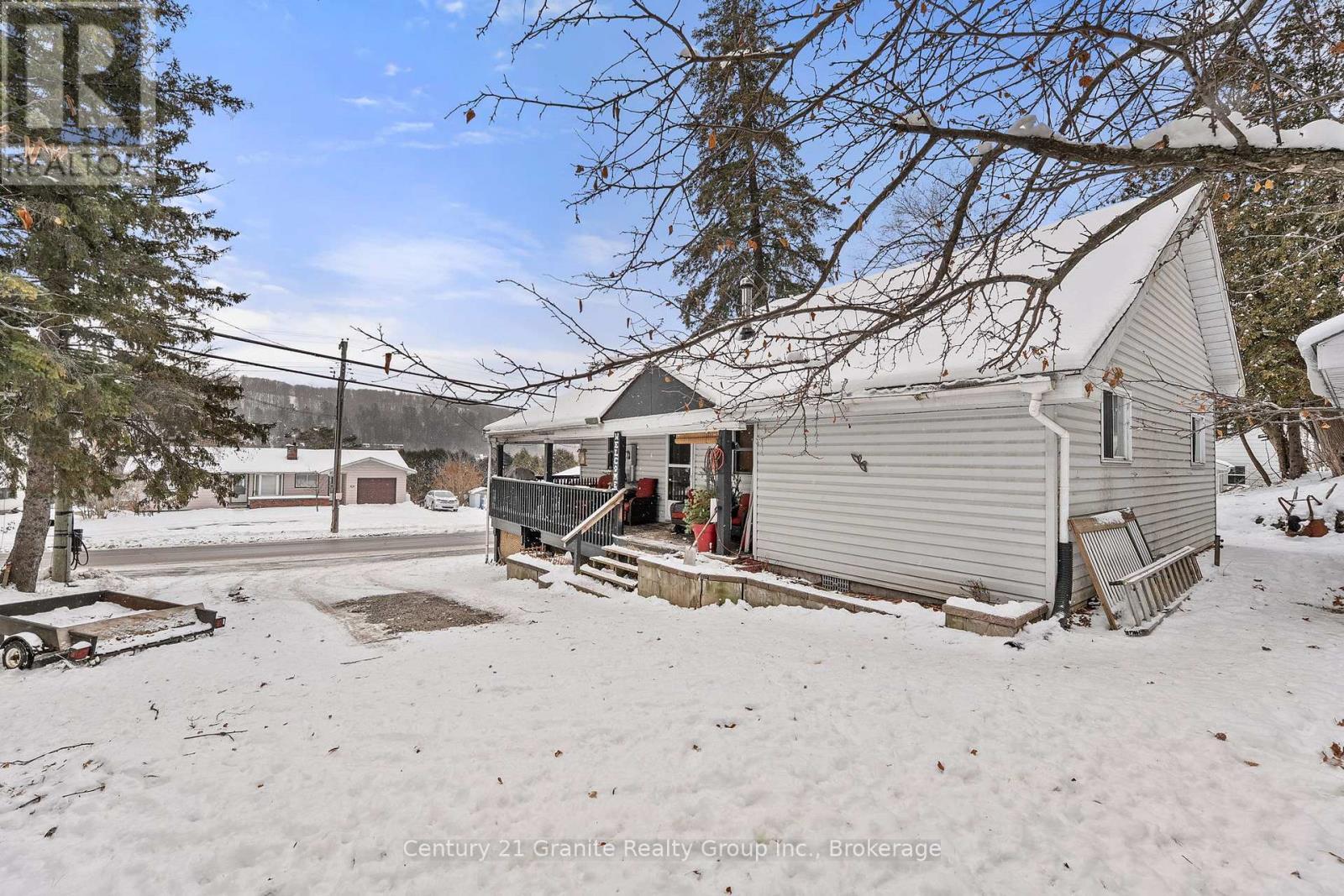 27 Sunnyside Street, Dysart Et Al (Dysart), ON - Outdoor