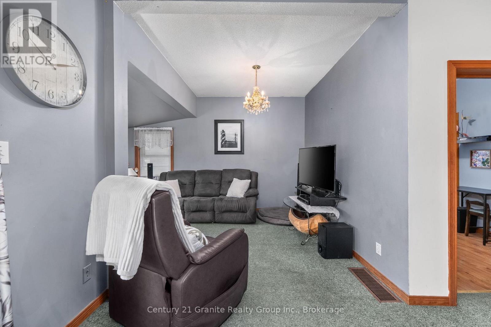 27 Sunnyside Street, Dysart Et Al (Dysart), ON - Indoor